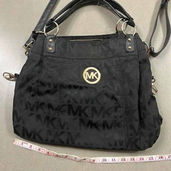 Michael Kors purse - Picture 1 of 7